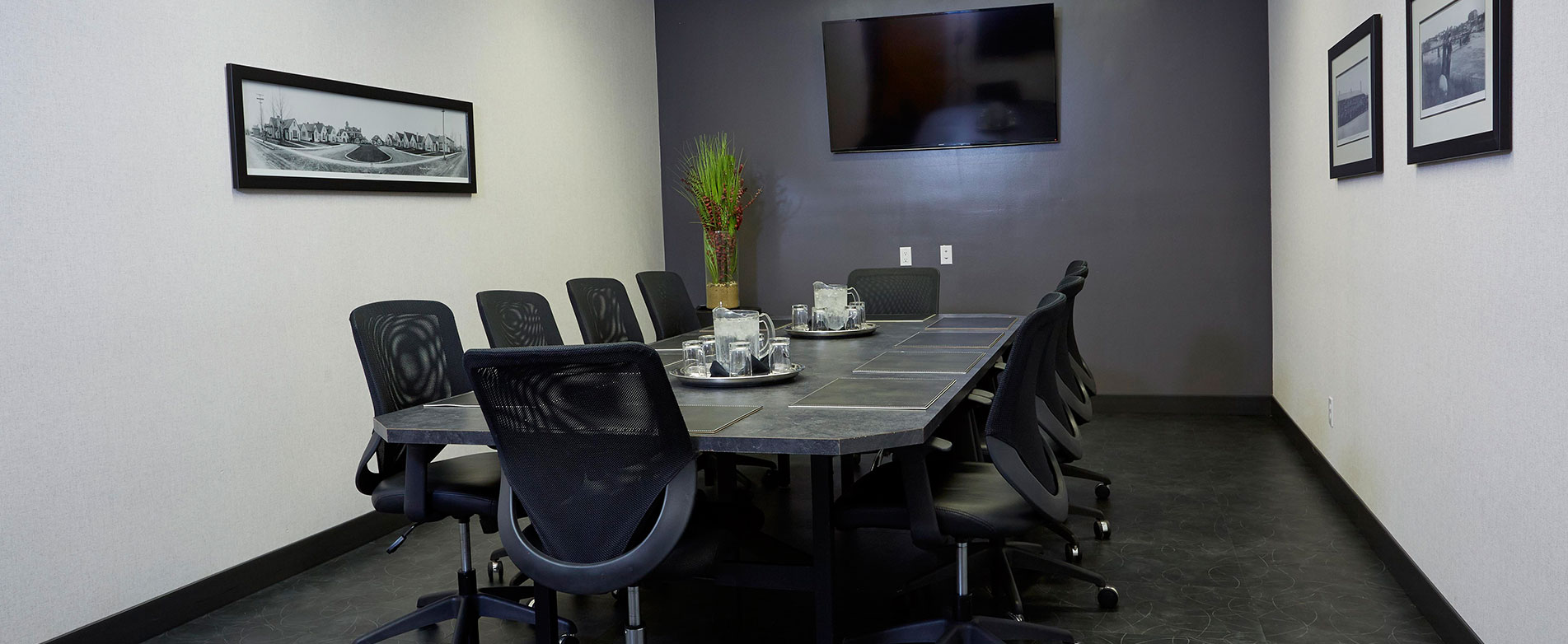 Quality Inn Suites Saskatoon Hotels Close To Downtown The Airport Rooms And Accomodations Saskatoon Hotel With On Site Restaurant